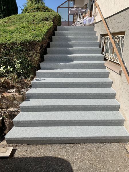 Escalier extérieur · granit rénové — après