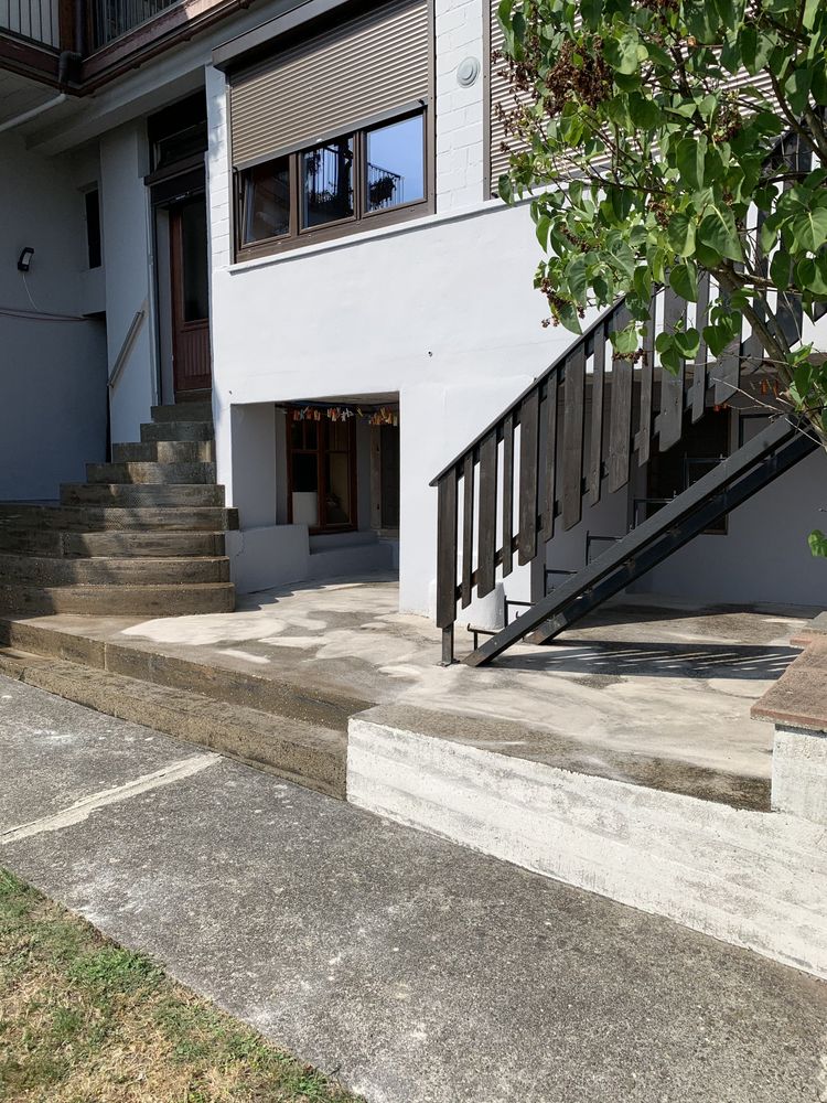 Entrée de maison · terrasse béton — avant